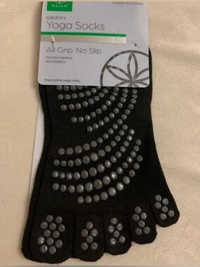 GAIAM grippy toeless Yoga socks in black NWT size Medium